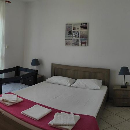 Roses Rt Apartments Skioni I Nea Skioni Extérieur photo