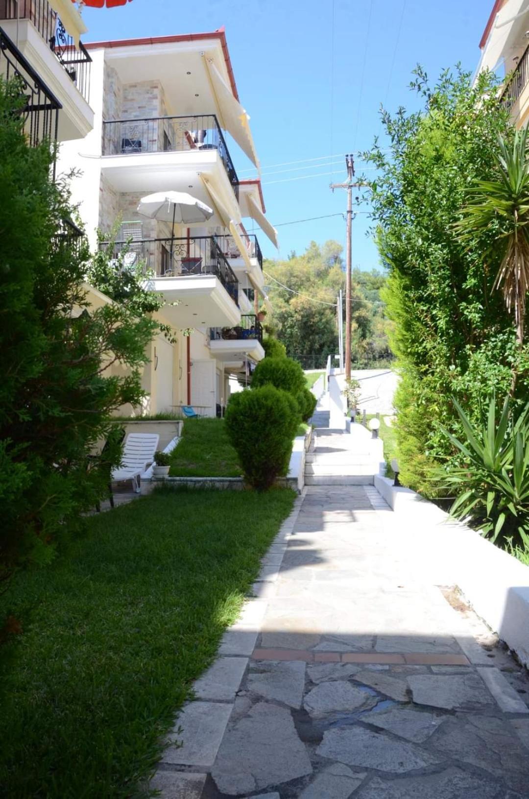 Roses Rt Apartments Skioni I Nea Skioni Extérieur photo