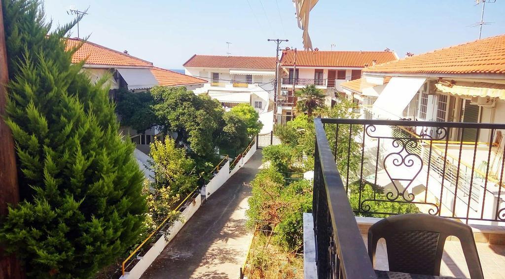 Roses Rt Apartments Skioni I Nea Skioni Extérieur photo