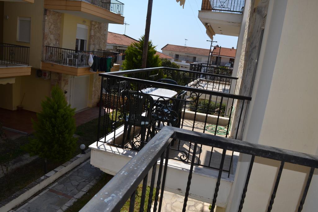 Roses Rt Apartments Skioni I Nea Skioni Extérieur photo